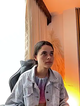 HannaRhodes online show from September 19, 2025, 1:48 pm