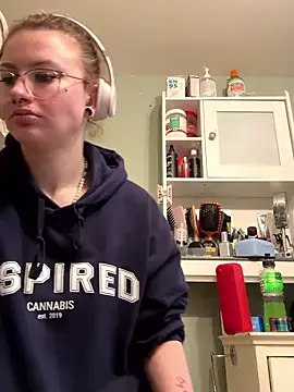 Snapshot of sluttysmiley chatting on January 8, 2026, 8:04 pm sluttysmiley online show from January 8, 2026, 8:04 pm