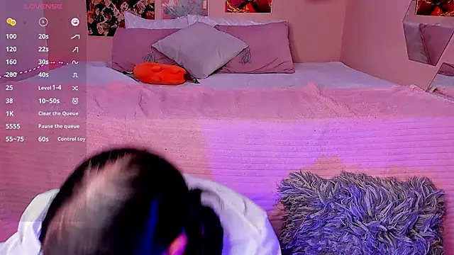 Luna-Chann online show from March 18, 2025, 11:09 pm