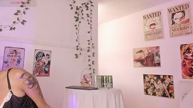 Luna-Chann online show from September 22, 2025, 9:10 pm