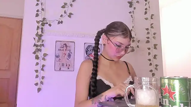 Luna-Chann online show from September 23, 2025, 9:00 pm