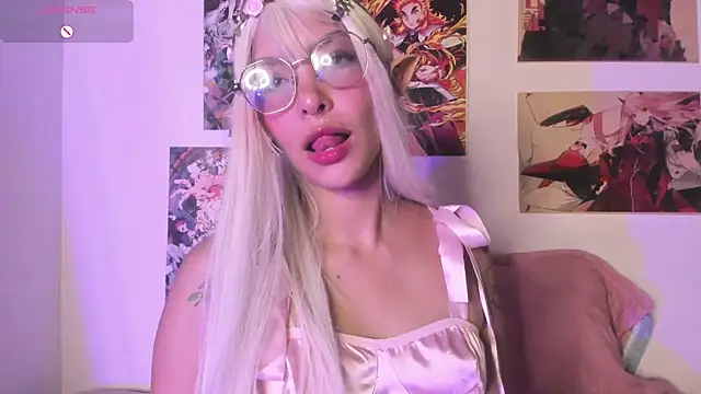 Snapshot of Luna-Chann chatting on April 21, 2026, 10:27 pm Luna-Chann online show from April 21, 2026, 10:27 pm