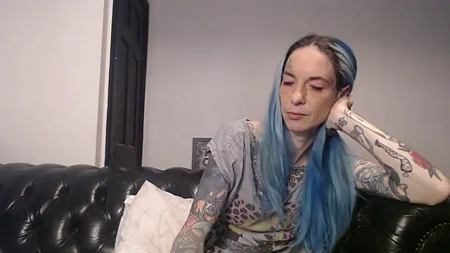 Snapshot of RavenryderUK chatting on January 23, 2025, 10:11 pm RavenryderUK online show from January 23, 2025, 10:11 pm