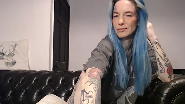 Snapshot of RavenryderUK chatting on February 2, 2025, 10:28 pm RavenryderUK online show from February 2, 2025, 10:28 pm
