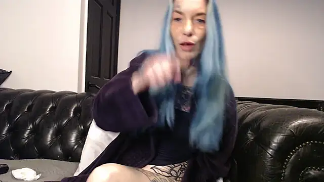 Snapshot of RavenryderUK chatting on January 24, 2025, 10:08 pm RavenryderUK online show from January 24, 2025, 10:08 pm