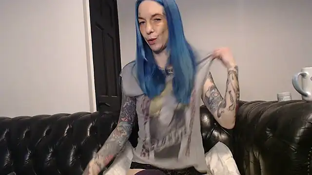 Snapshot of RavenryderUK chatting on February 16, 2025, 9:38 pm RavenryderUK online show from February 16, 2025, 9:38 pm