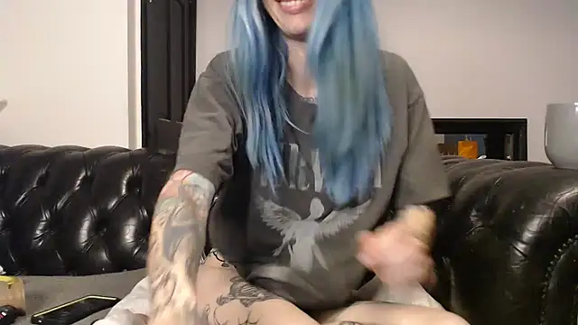 Snapshot of RavenryderUK chatting on January 6, 2025, 12:05 am RavenryderUK online show from January 6, 2025, 12:05 am