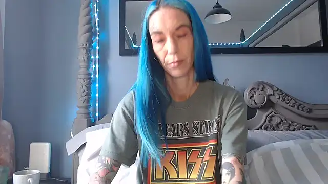 Snapshot of RavenryderUK chatting on September 30, 2025, 10:43 am RavenryderUK online show from September 30, 2025, 10:43 am