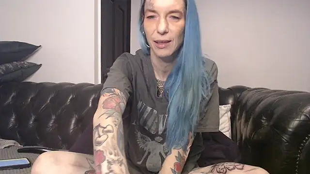 Snapshot of RavenryderUK chatting on February 11, 2025, 9:56 pm RavenryderUK online show from February 11, 2025, 9:56 pm