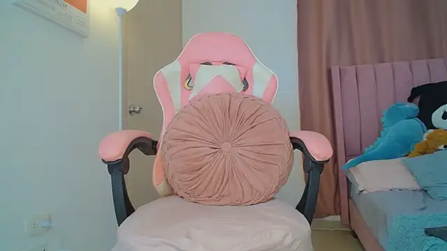 Snapshot of emmily_forev3r chatting on January 31, 2026, 9:02 pm emmily forev3r online show from January 31, 2026, 9:02 pm