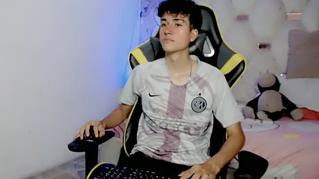 johnny cagee online show from November 28, 2025, 6:46 am