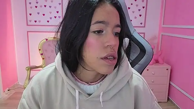 Snapshot of stephania_t chatting on September 16, 2025, 11:33 am stephania t online show from September 16, 2025, 11:33 am