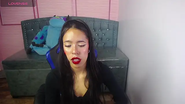 Snapshot of stephania_t chatting on March 13, 2025, 10:47 am stephania t online show from March 13, 2025, 10:47 am