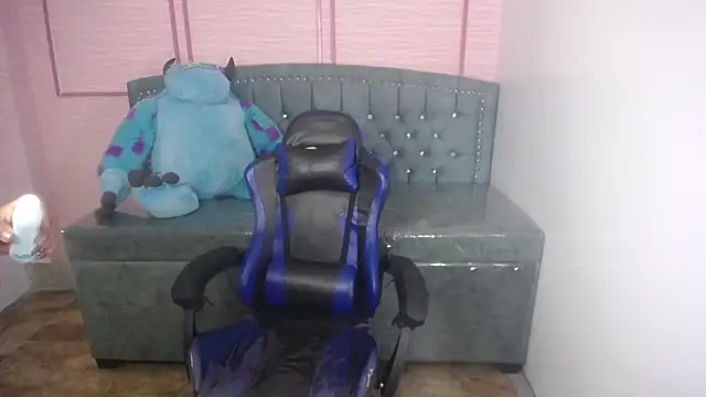 Snapshot of stephania_t chatting on March 8, 2025, 1:57 pm stephania t online show from March 8, 2025, 1:57 pm