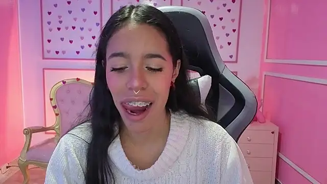 Snapshot of stephania_t chatting on September 23, 2025, 11:39 am stephania t online show from September 23, 2025, 11:39 am