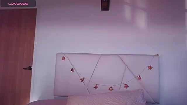 julz 03 online show from November 22, 2025, 1:10 pm