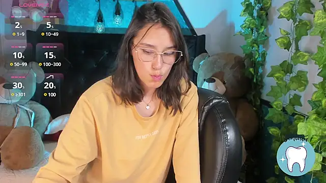 Snapshot of _Sophie__miller chatting on March 10, 2025, 8:23 pm Sophie miller online show from March 10, 2025, 8:23 pm