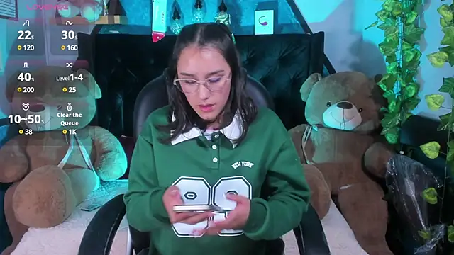 Snapshot of _Sophie__miller chatting on March 17, 2025, 7:58 pm Sophie miller online show from March 17, 2025, 7:58 pm