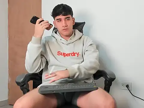 Snapshot of leo030809 chatting on February 24, 2026, 3:35 pm leo030809 online show from February 24, 2026, 3:35 pm