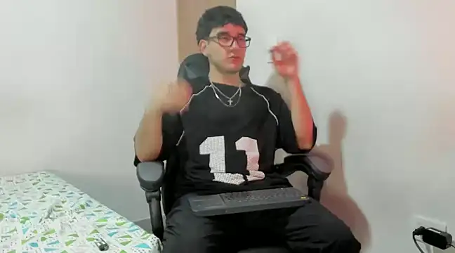 Snapshot of leo030809 chatting on December 3, 2024, 11:29 pm leo030809 online show from December 3, 2024, 11:29 pm