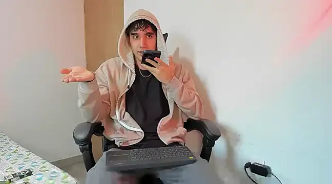 Snapshot of leo030809 chatting on March 19, 2025, 11:39 am leo030809 online show from March 19, 2025, 11:39 am