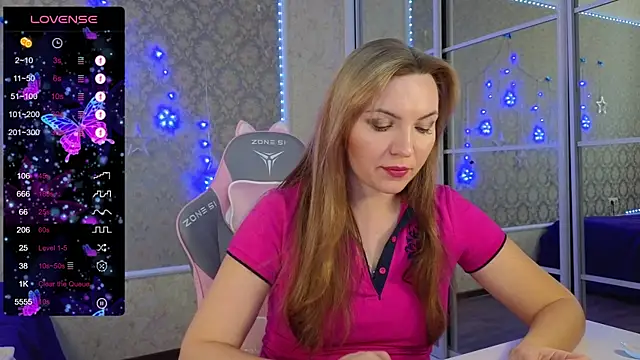 Snapshot of -DIVORA- chatting on February 10, 2025, 8:53 am -DIVORA- online show from February 10, 2025, 8:53 am