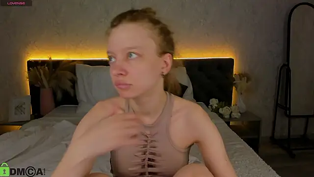 Michelle Blond online show from March 7, 2026, 10:32 am