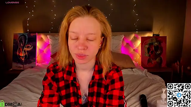 Michelle Blond online show from May 19, 2026, 1:56 am
