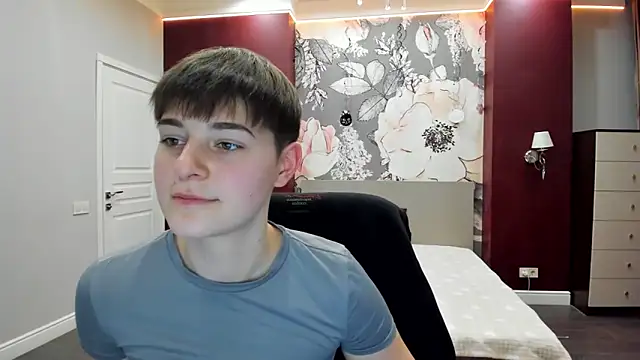 EmiliaYours online show from February 3, 2026, 3:28 pm