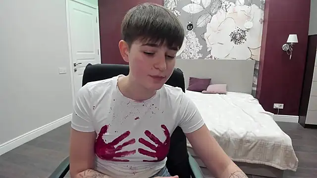 EmiliaYours online show from November 3, 2025, 2:42 pm