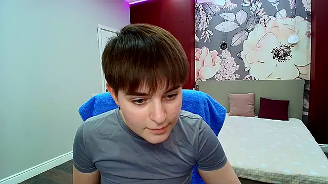 EmiliaYours online show from March 27, 2026, 3:24 pm