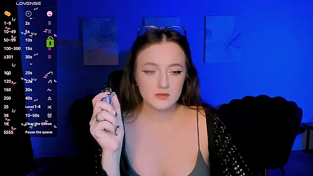 luna berryy online show from November 8, 2025, 8:56 pm