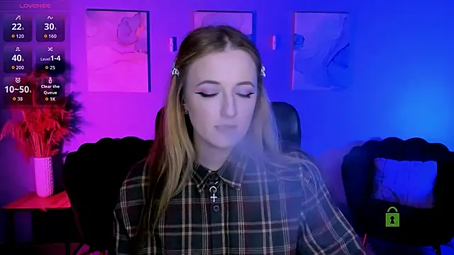 luna berryy online show from April 1, 2026, 8:06 pm