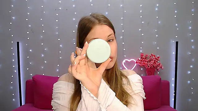 holy kitty online show from March 12, 2025, 6:18 am