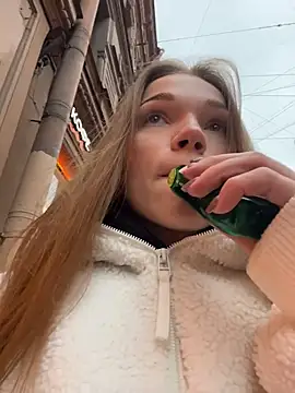 KitteCat online show from November 9, 2025, 9:46 am