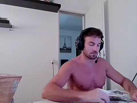 Snapshot of alpha-hunk chatting on July 7, 2026, 7:09 am alpha-hunk online show from July 7, 2026, 7:09 am