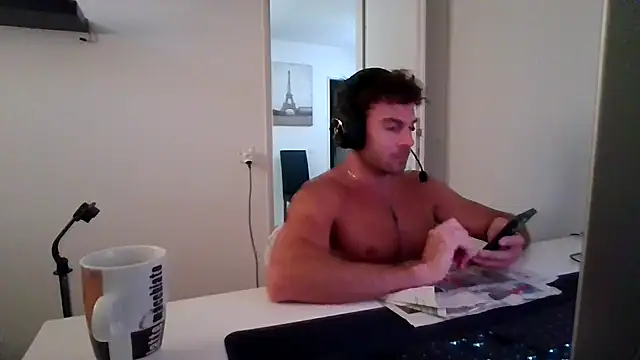 Snapshot of alpha-hunk chatting on June 21, 2026, 9:04 am alpha-hunk online show from June 21, 2026, 9:04 am