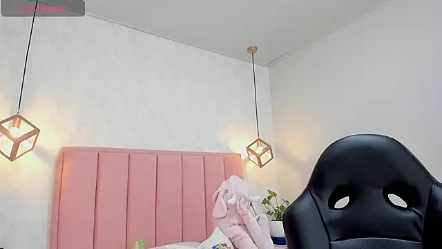 MAYROBERTSS online show from January 28, 2025, 12:22 pm