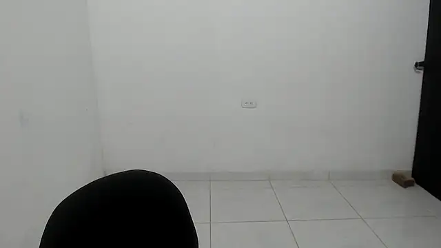 estefania224 online show from May 9, 2026, 2:37 am