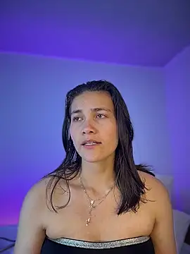 aurora divine online show from May 26, 2026, 9:02 pm