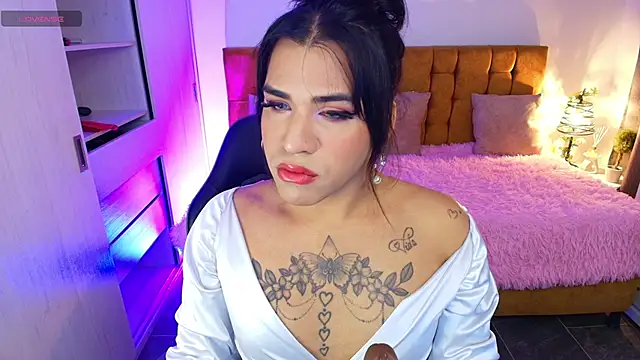 Snapshot of alexiaaross chatting on December 11, 2024, 12:55 pm alexiaaross online show from December 11, 2024, 12:55 pm
