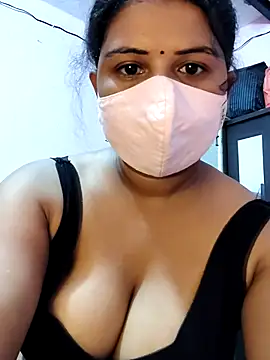 Snapshot of Dr_Chhaya chatting on July 15, 2026, 6:31 am Dr Chhaya online show from July 15, 2026, 6:31 am