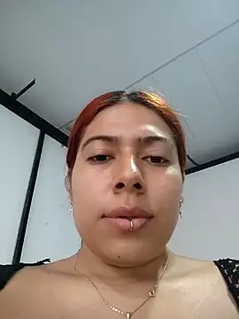 Snapshot of Caro_kitty- chatting on March 4, 2025, 9:32 pm Caro kitty- online show from March 4, 2025, 9:32 pm