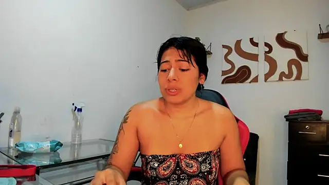 Snapshot of Caro_kitty- chatting on October 1, 2025, 12:31 pm Caro kitty- online show from October 1, 2025, 12:31 pm