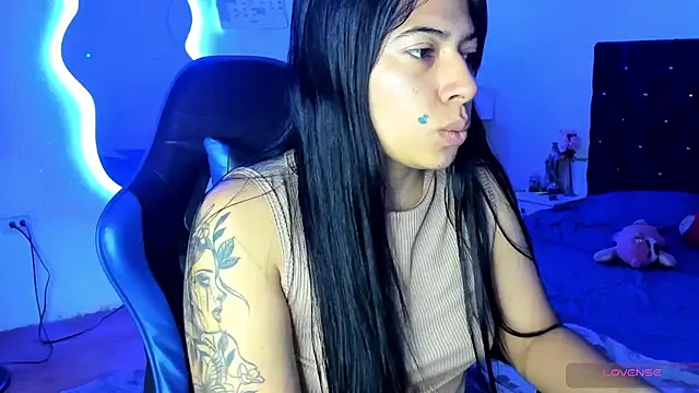 Caro kitty- online show from December 17, 2025, 2:33 pm