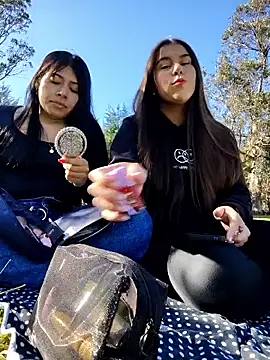 Snapshot of Caro_kitty- chatting on November 7, 2025, 1:04 pm Caro kitty- online show from November 7, 2025, 1:04 pm