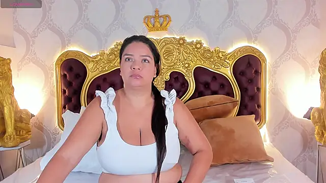 Snapshot of KendralHolson chatting on February 17, 2026, 4:32 am KendralHolson online show from February 17, 2026, 4:32 am