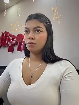 jennifer oliveira online show from December 4, 2025, 5:17 am