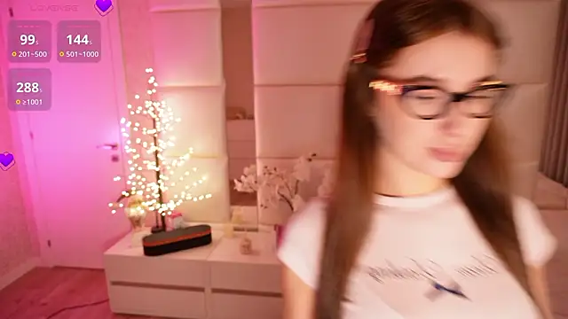 Lilly Colins online show from March 25, 2026, 8:30 pm