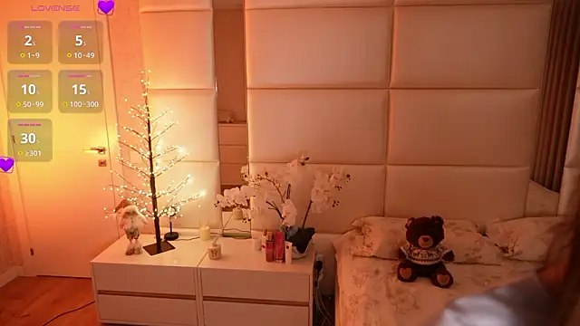 Snapshot of Lilly_Colins chatting on February 13, 2026, 7:25 pm Lilly Colins online show from February 13, 2026, 7:25 pm